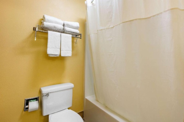 Quality Inn & Suites Montgomery East Carmichael Rd image 25