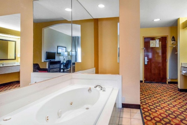 Quality Inn & Suites Montgomery East Carmichael Rd image 9